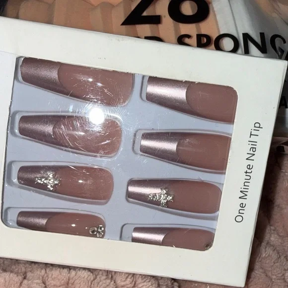 Beauty and Skincare Bundle with Sponges and Masks - Picture 3 of 8